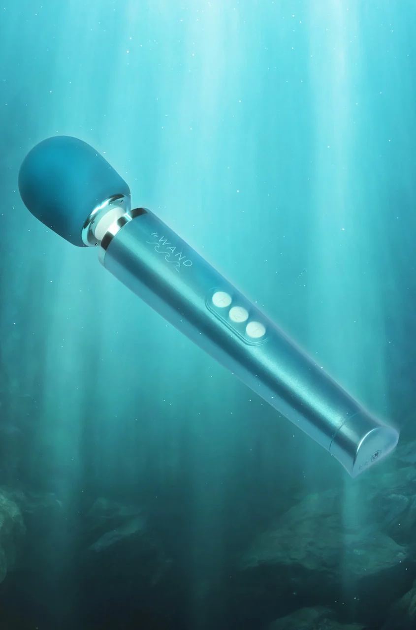 Le Wand Dive Submersible Rechargeable Vibrating Massager - Image 4