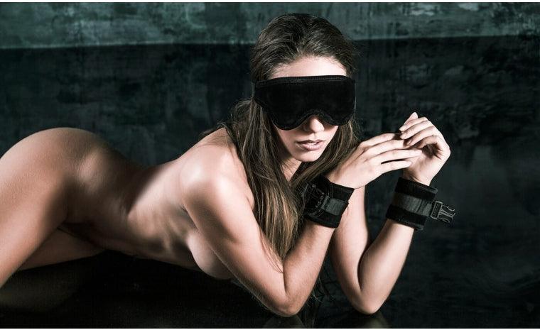Plush Tease Wrist & Blindfold Kit - Image 2