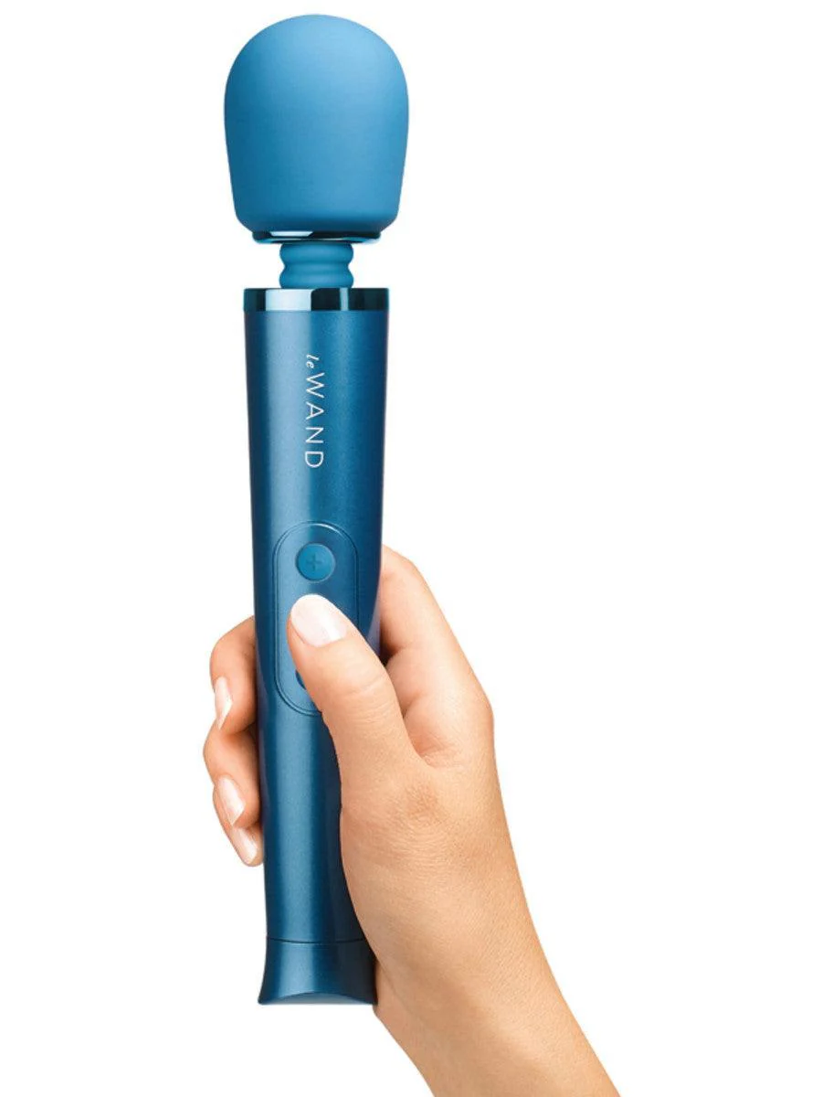 Le Wand Petite Rechargeable Massager: Various Colours - Image 3
