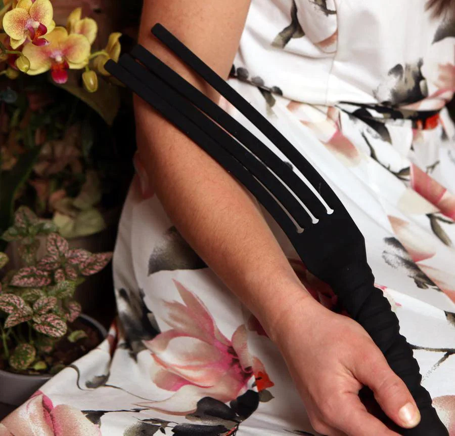 Tawse It Overboard Flogger: Silicone - Image 4