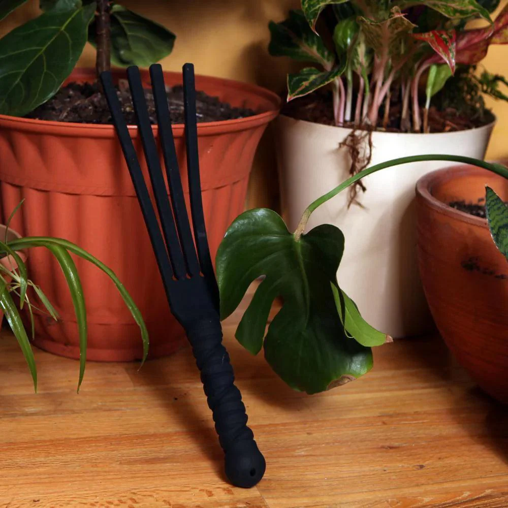 Tawse It Overboard Flogger: Silicone - Image 5