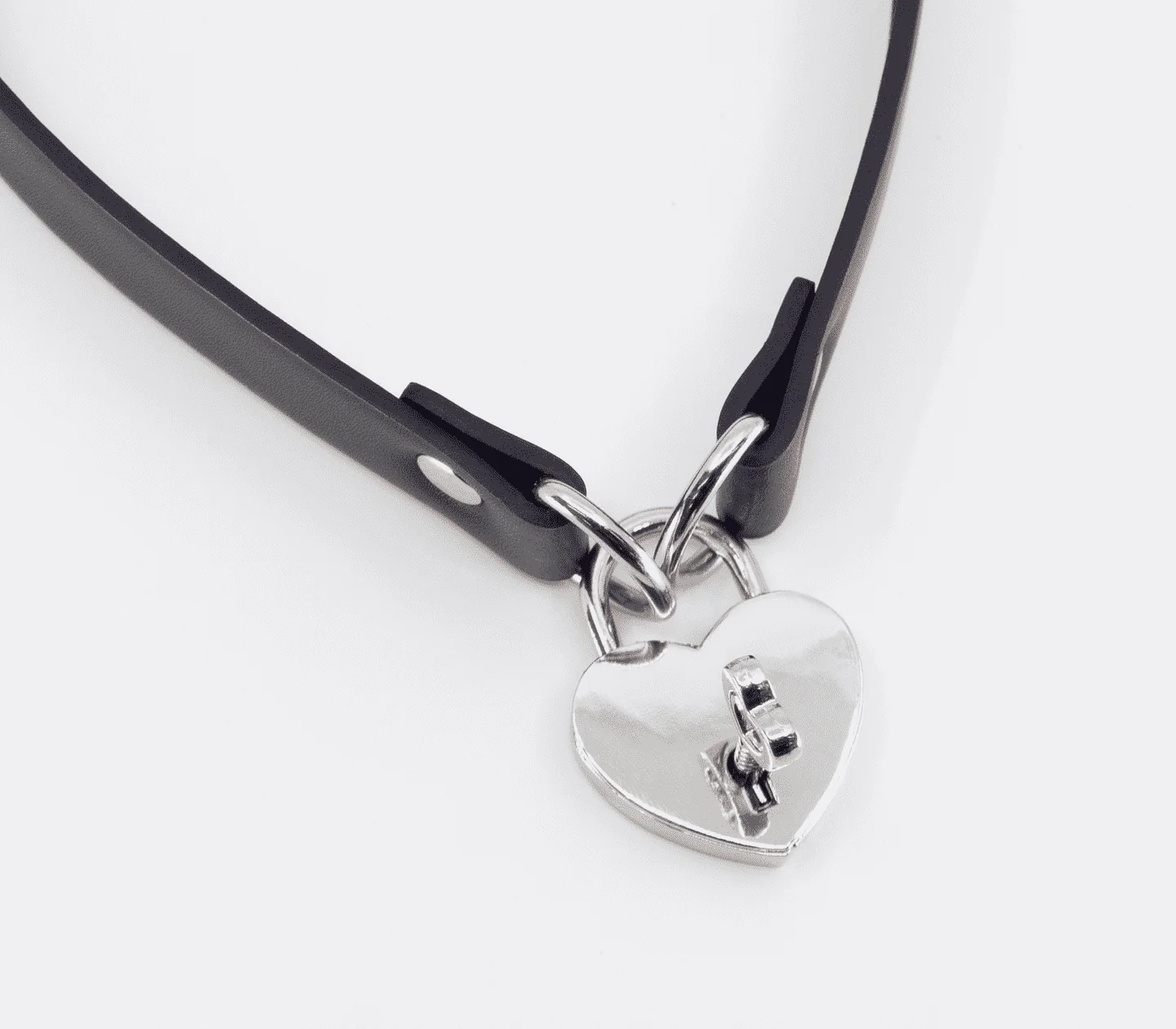 Vegan Heart Locking Bondage Collar - Image 3